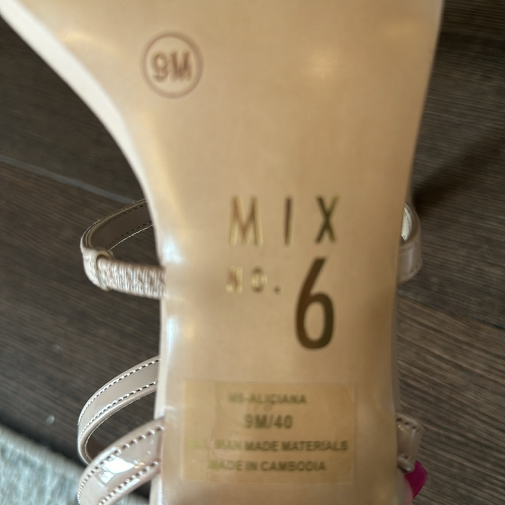Tan Heels - Picture 4 of 4